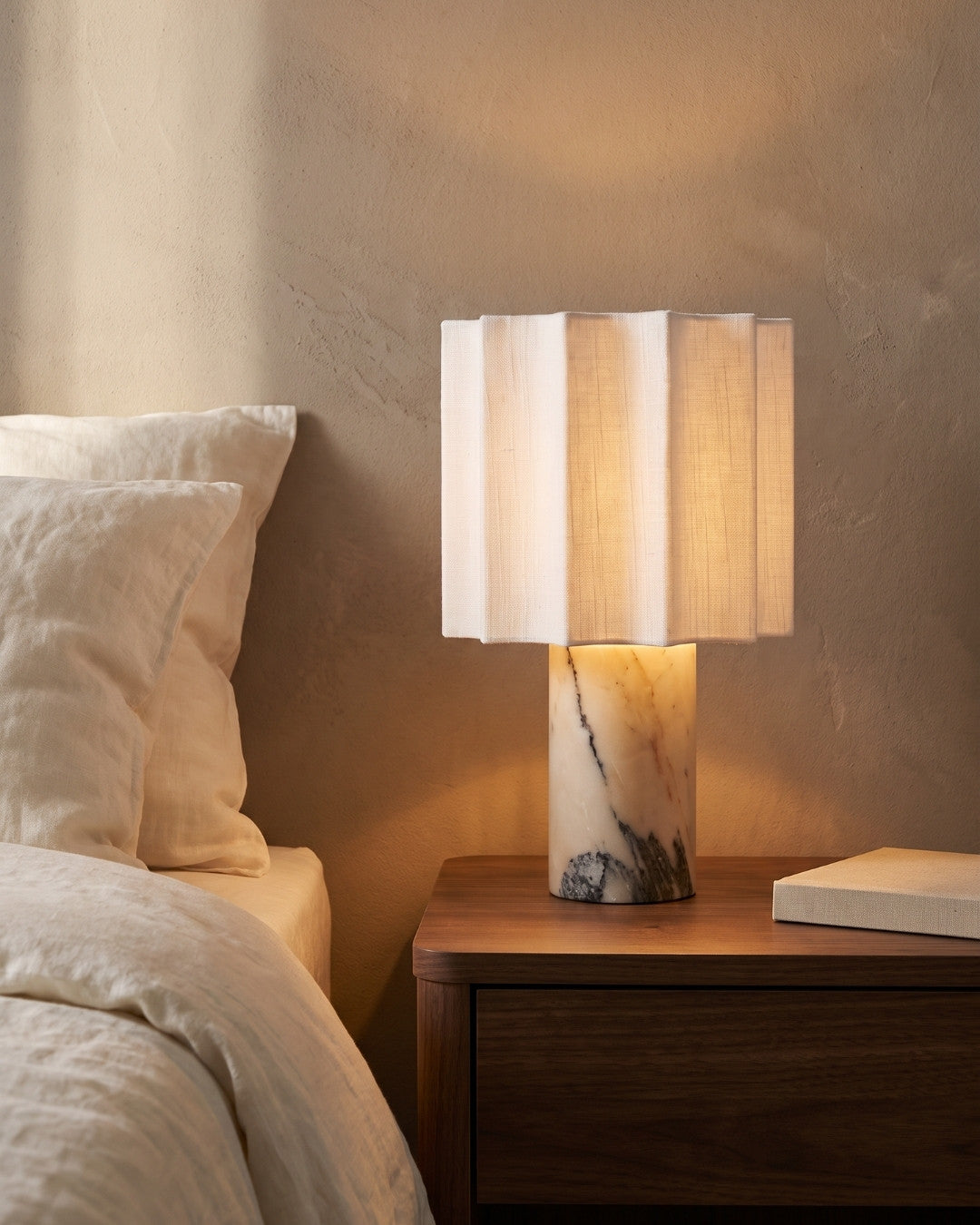 A dinner lit by a Deskon lamp