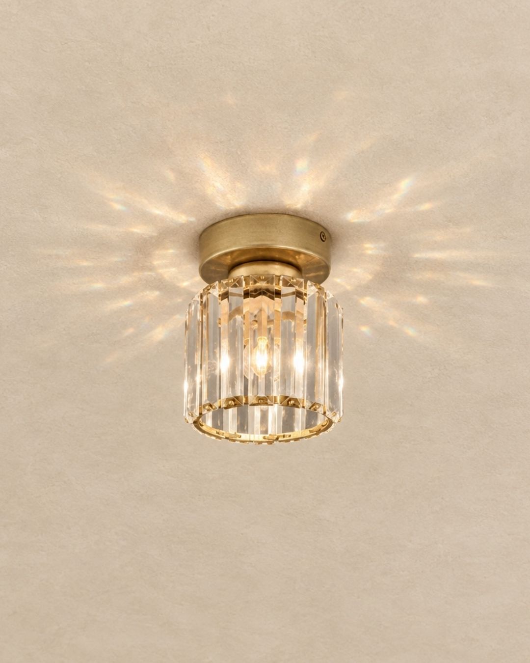Amia ceiling light, round shape in gold, product photograph