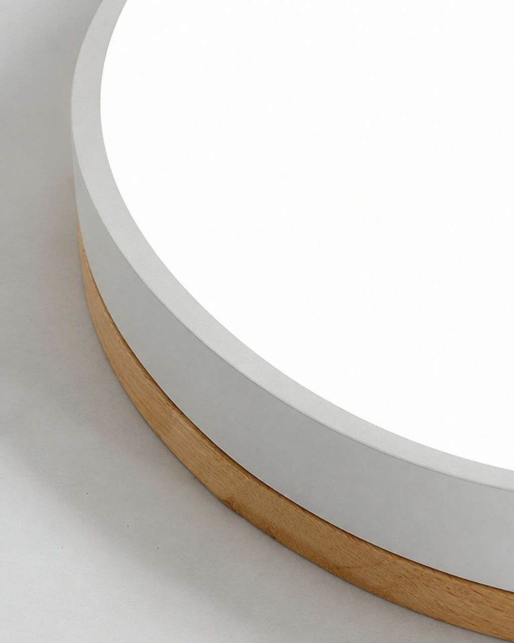Feno ceiling light in white, close view of the wood texture
