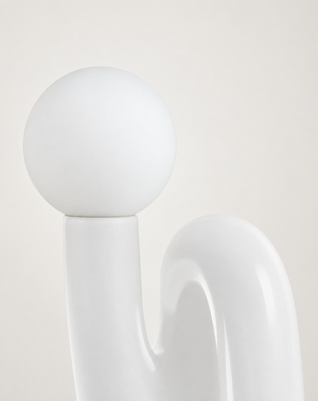 Elocci table lamp in Ivory white, frosted globe on the twisted base