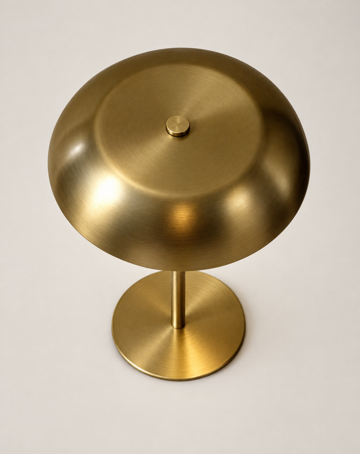 Gavetti cordless table lamp in Gold, three-quarter view